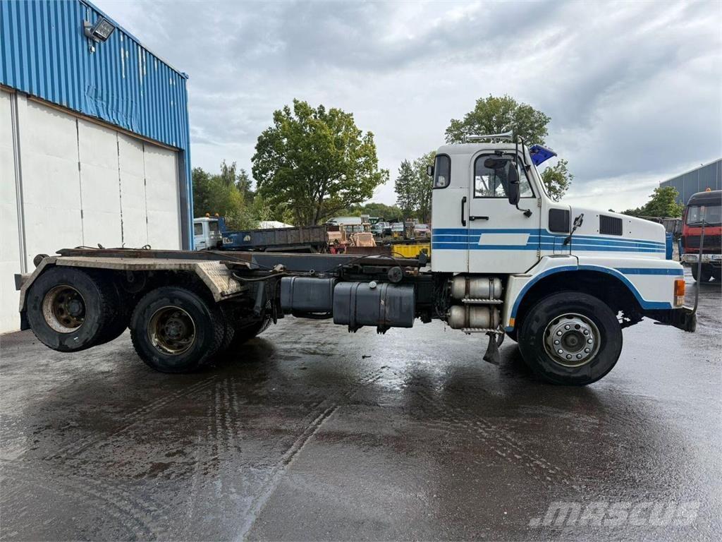 Volvo N10 6x2 Грузовики-Мультилифты