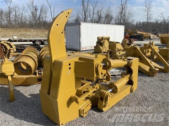 CAT D8 Навесные рыхлители