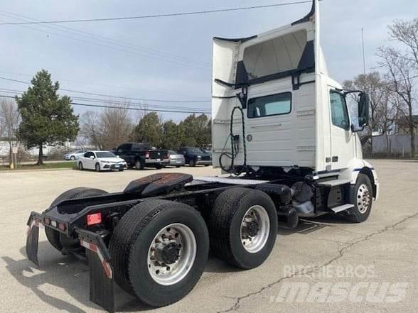 Volvo VNL64T300 Седельные тягачи