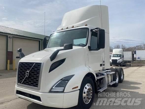 Volvo VNL64T300 Седельные тягачи