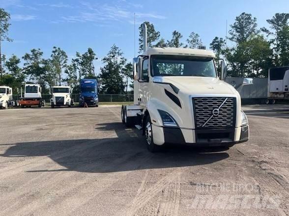 Volvo VNL64T300 Седельные тягачи