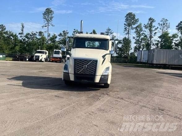 Volvo VNL64T300 Седельные тягачи
