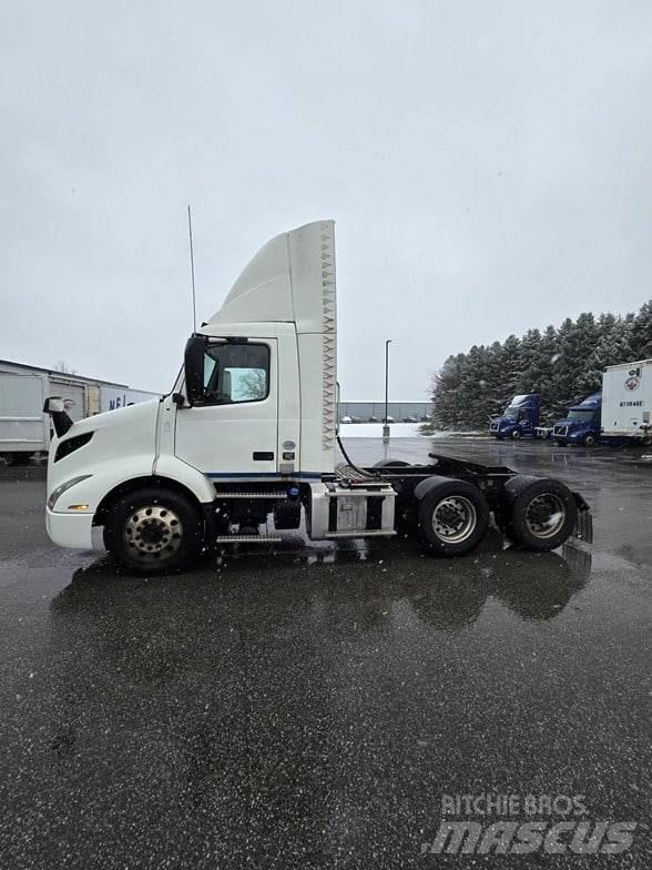 Volvo VNR64T300 Седельные тягачи