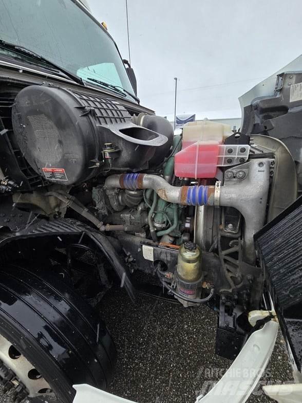 Volvo VNR64T300 Седельные тягачи