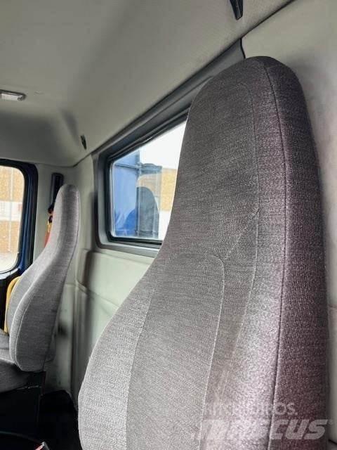 Volvo VNR64T300 Седельные тягачи