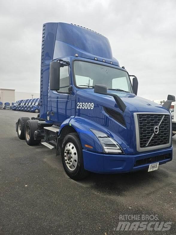 Volvo VNR64T300 Седельные тягачи
