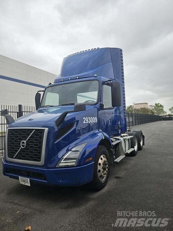 Volvo VNR64T300 Седельные тягачи