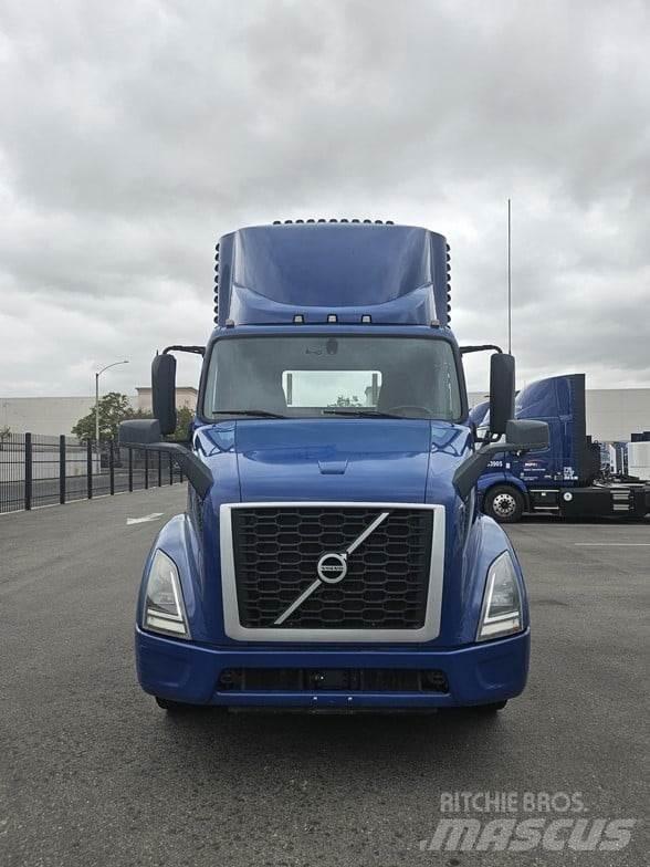 Volvo VNR64T300 Седельные тягачи