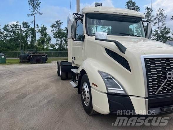 Volvo VNR64T300 Седельные тягачи