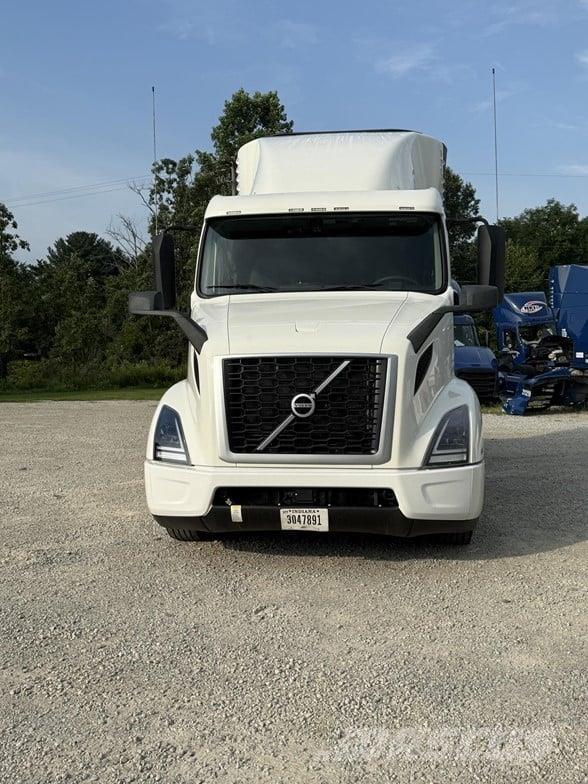 Volvo VNR64T640 Седельные тягачи