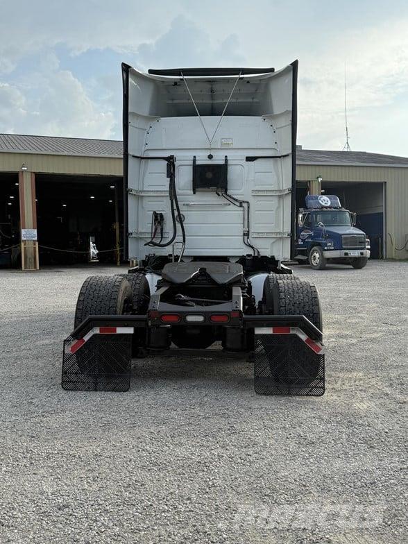 Volvo VNR64T640 Седельные тягачи