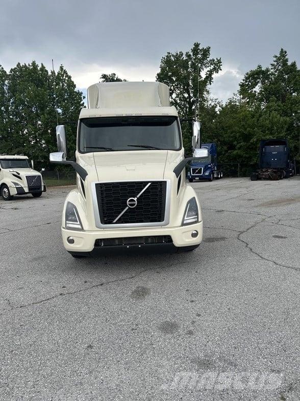 Volvo VNR64T640 Седельные тягачи