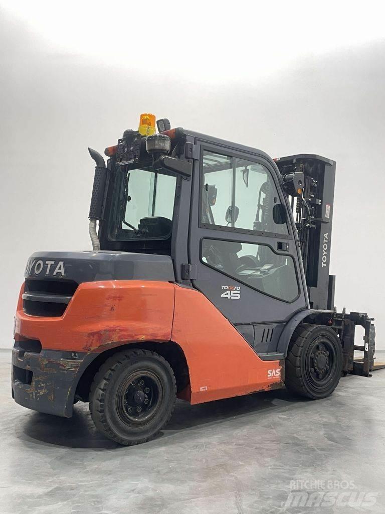 Toyota 40-8FD40N Дизельные погрузчики