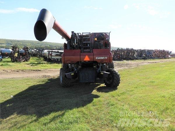 Case IH 8230 Зерноуборочные комбайны