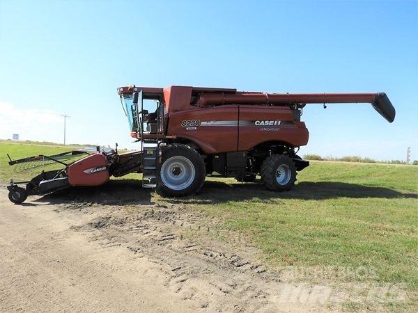 Case IH 8230 Зерноуборочные комбайны