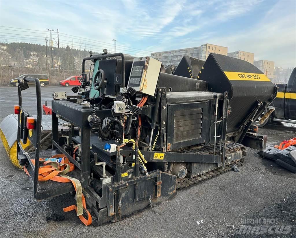 CAT AP255 Paver Асфальтоукладчики