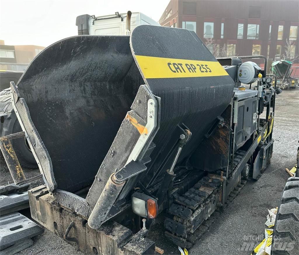 CAT AP255 Paver Асфальтоукладчики