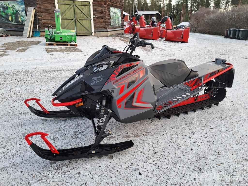 Arctic Cat M 8000 ALPHA Снегоходы
