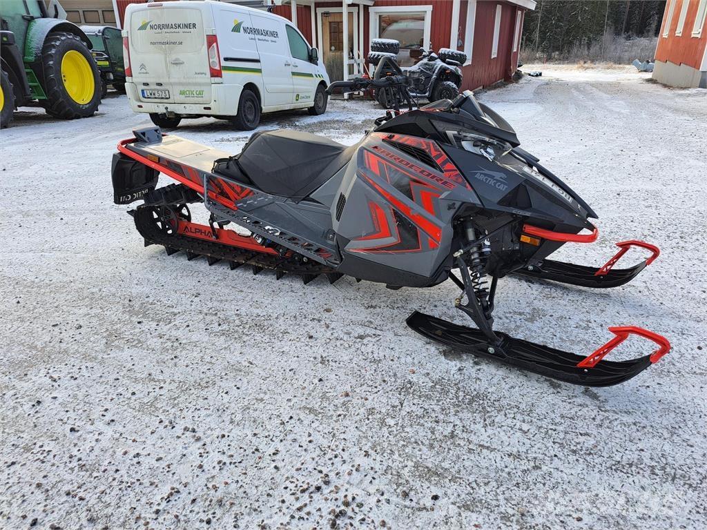 Arctic Cat M 8000 ALPHA Снегоходы