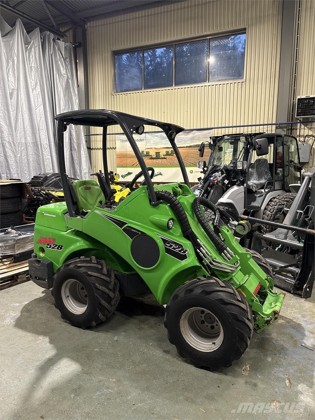 Avant 528 Мини-погрузчики