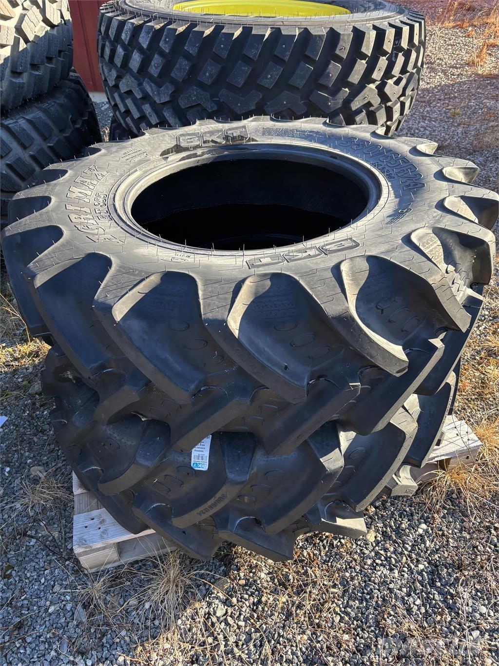 BKT Däck 380/85R24 2st Шины и колёса