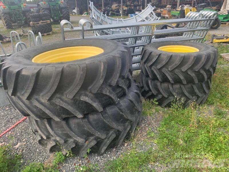 Firestone Däck på fälg Шины и колёса