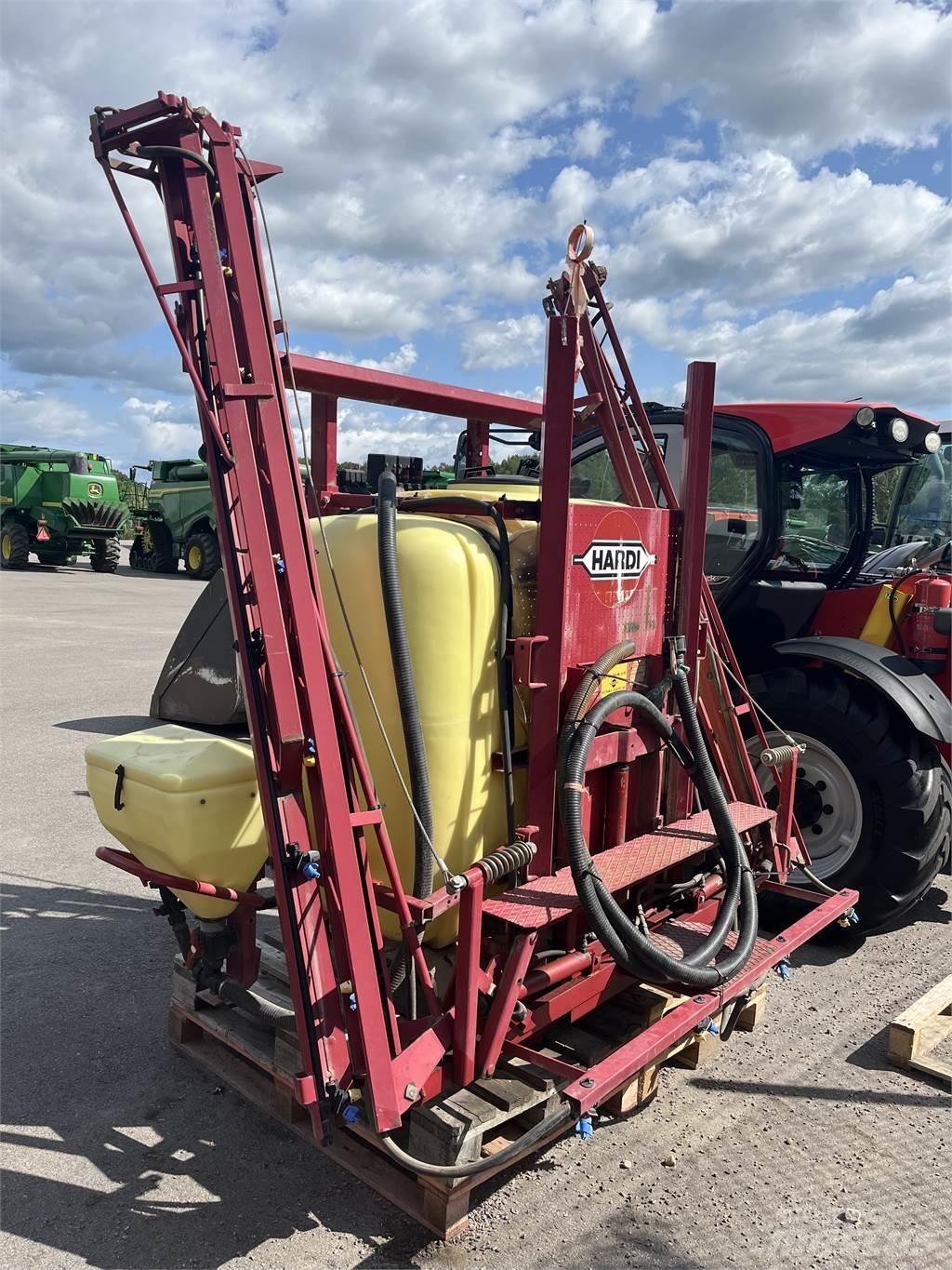 Hardi TLY 1000 Прицепные опрыскиватели