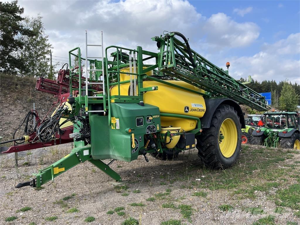 John Deere M952 Прицепные опрыскиватели