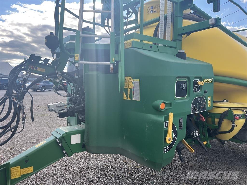 John Deere M952 Прицепные опрыскиватели