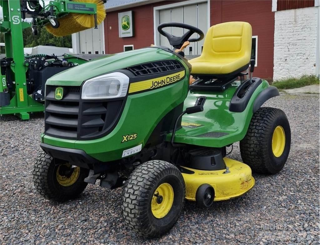 John Deere X125 Самоходные газонокосилки