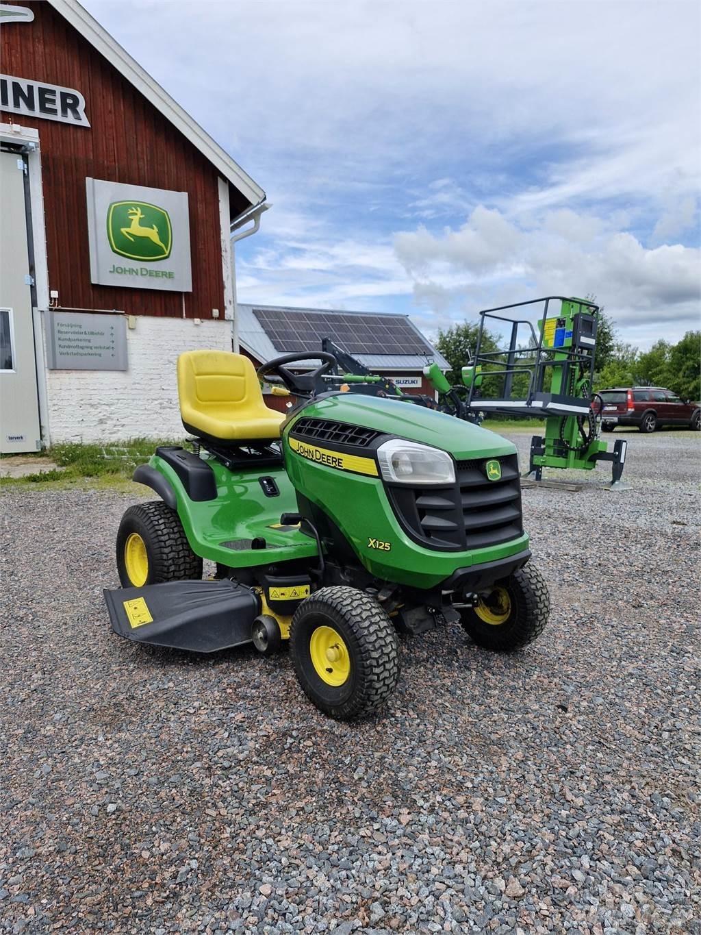 John Deere X125 Самоходные газонокосилки
