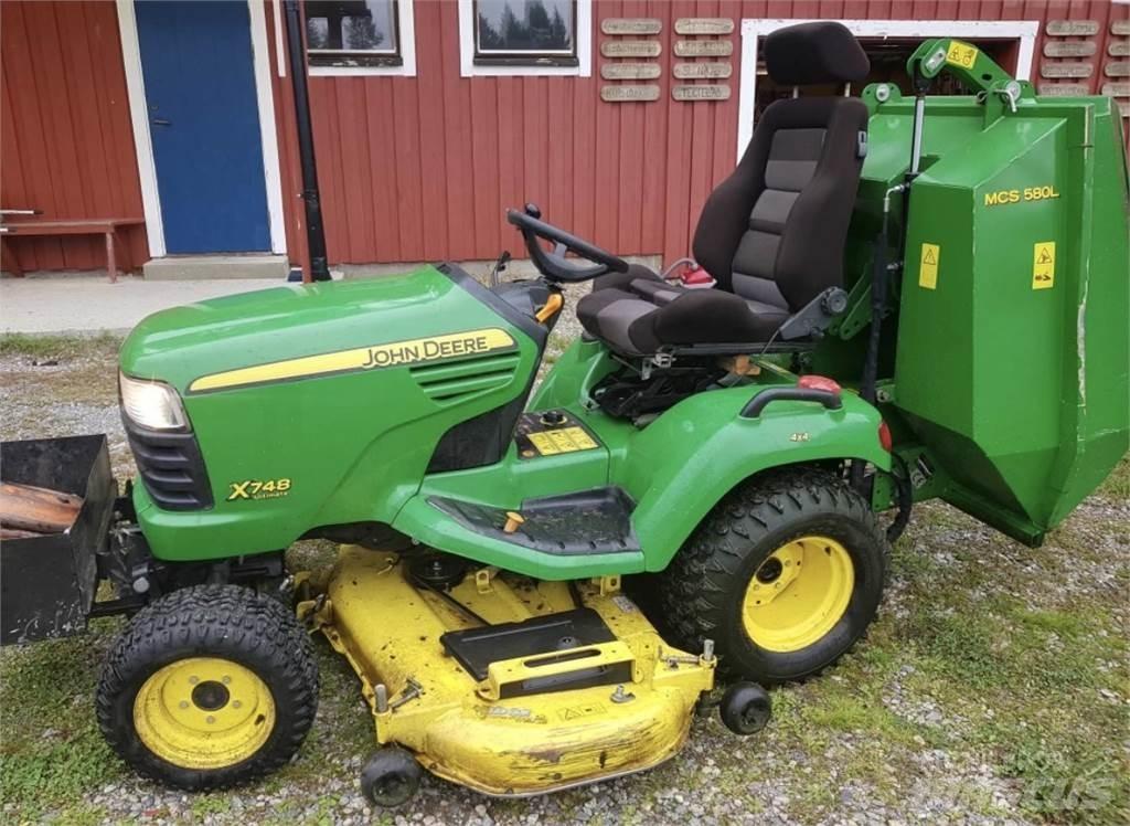 John Deere x748 Самоходные газонокосилки