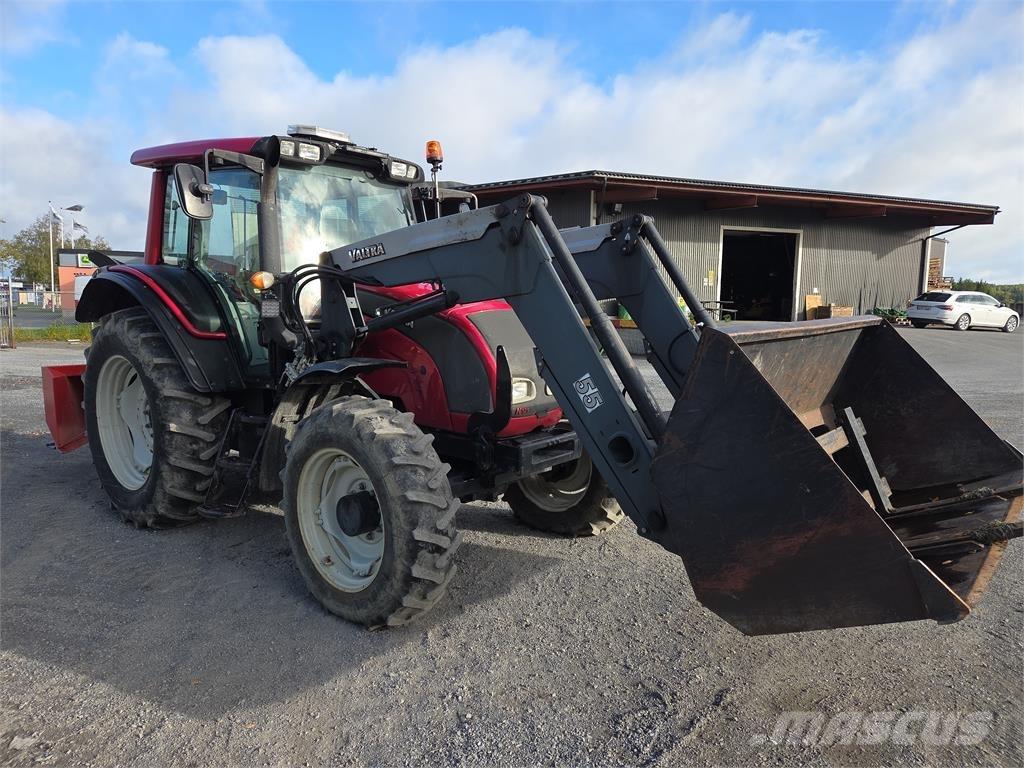 Valtra N121 Трактора