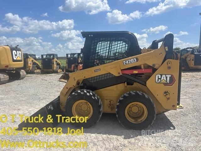 CAT 242D3 Шины и колёса