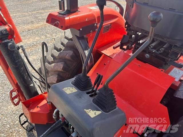 Kubota L47 Экскаваторы-погрузчики