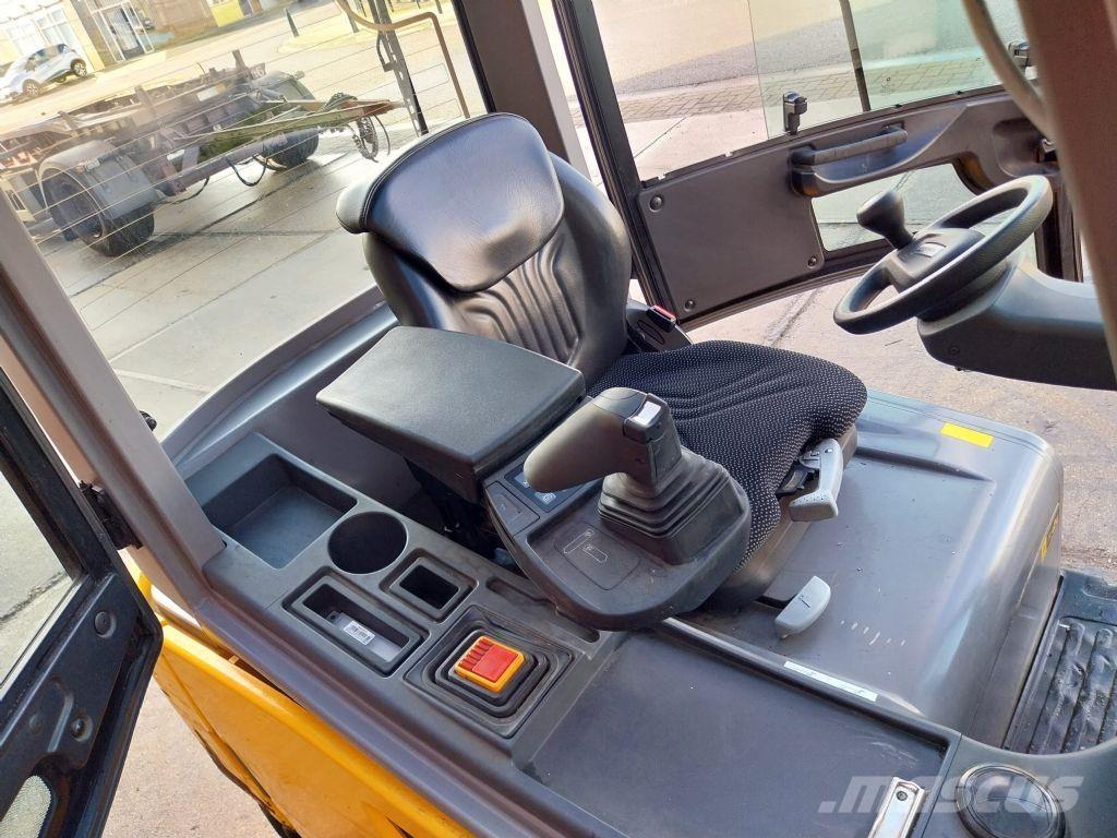 Jungheinrich EFG 320 Электропогрузчики