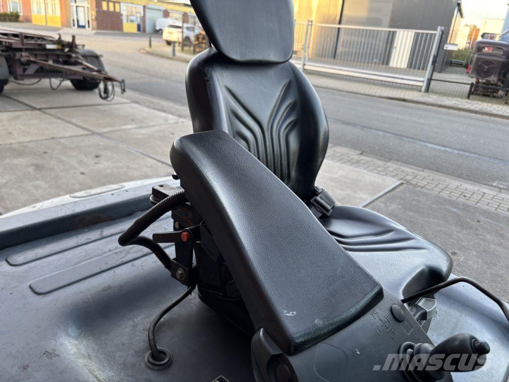 Toyota 8FBMT30 Электропогрузчики