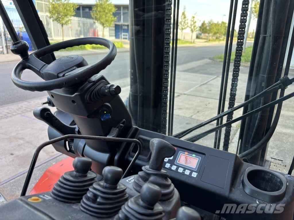 Toyota 8FBMT50 Электропогрузчики