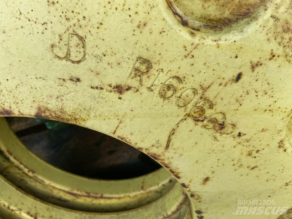 John Deere  Навесное оборудование и запчасти