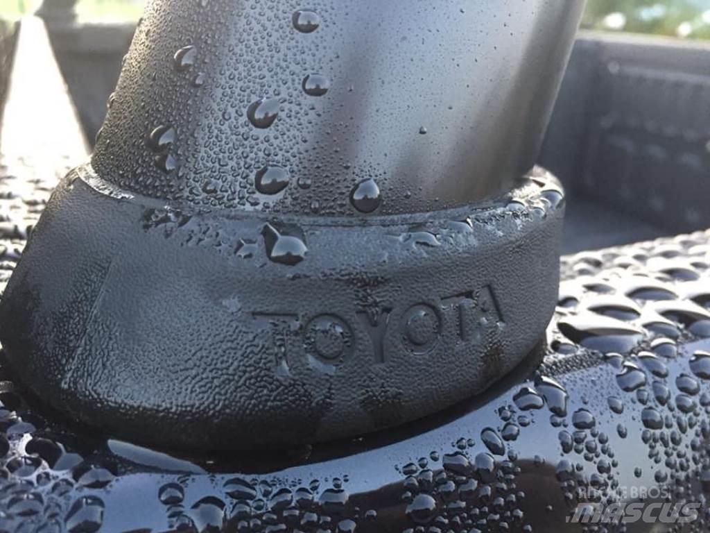Toyota 718 Навесное оборудование и запчасти