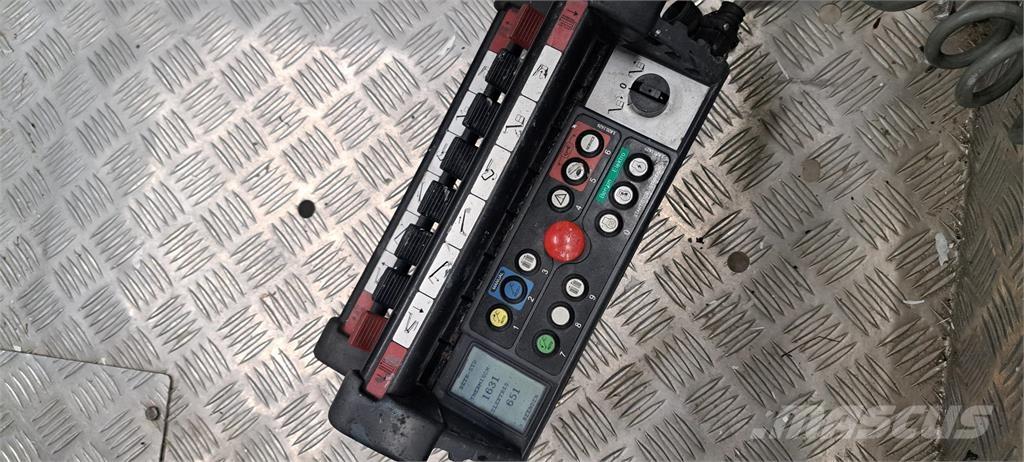 Hinowa 17.75 3S Компактные самоходные стреловые подъемники