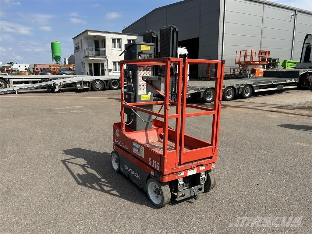 SkyJack SJ16 Компактные самоходные стреловые подъемники