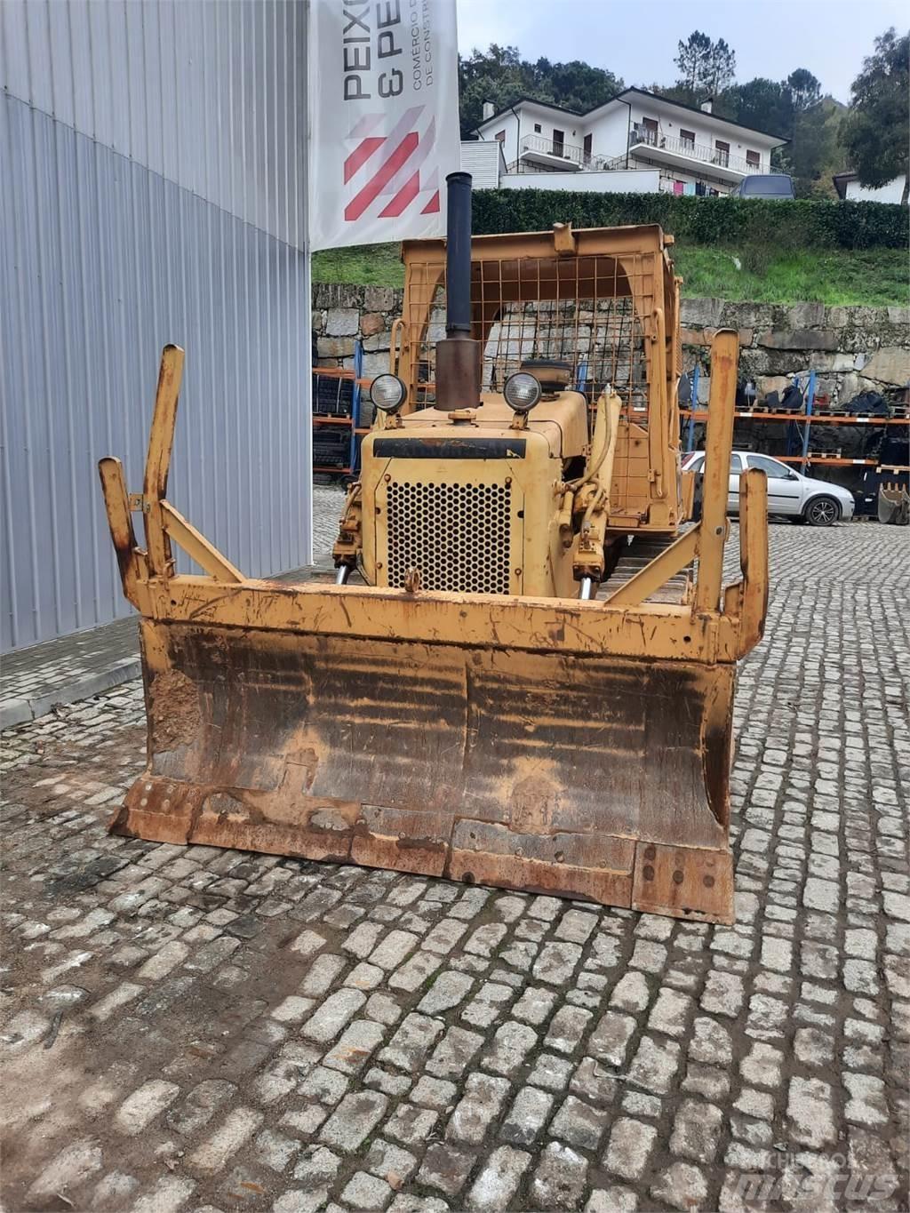 CAT D4E Трубоукладчики