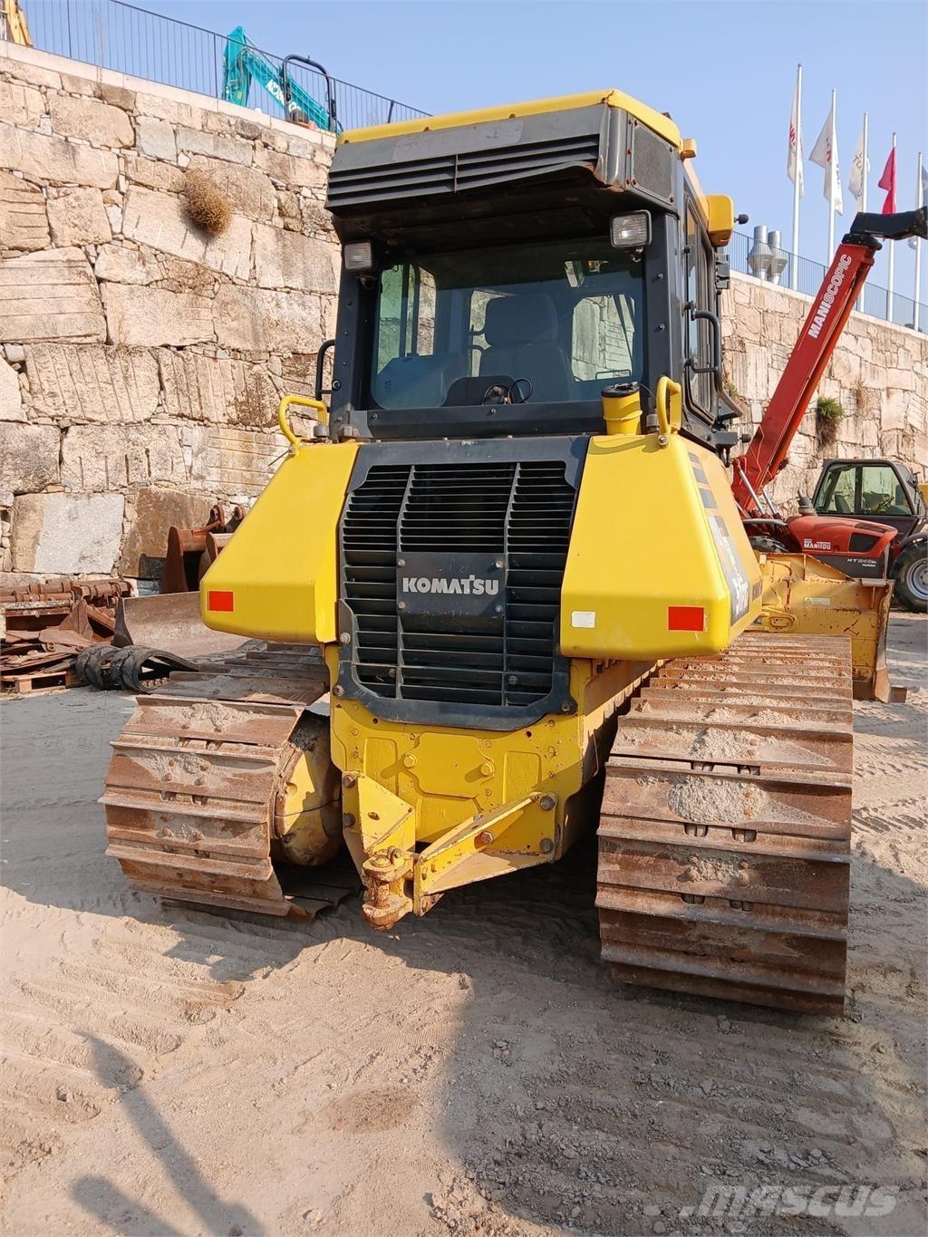 Komatsu D51PXI-22 Трубоукладчики