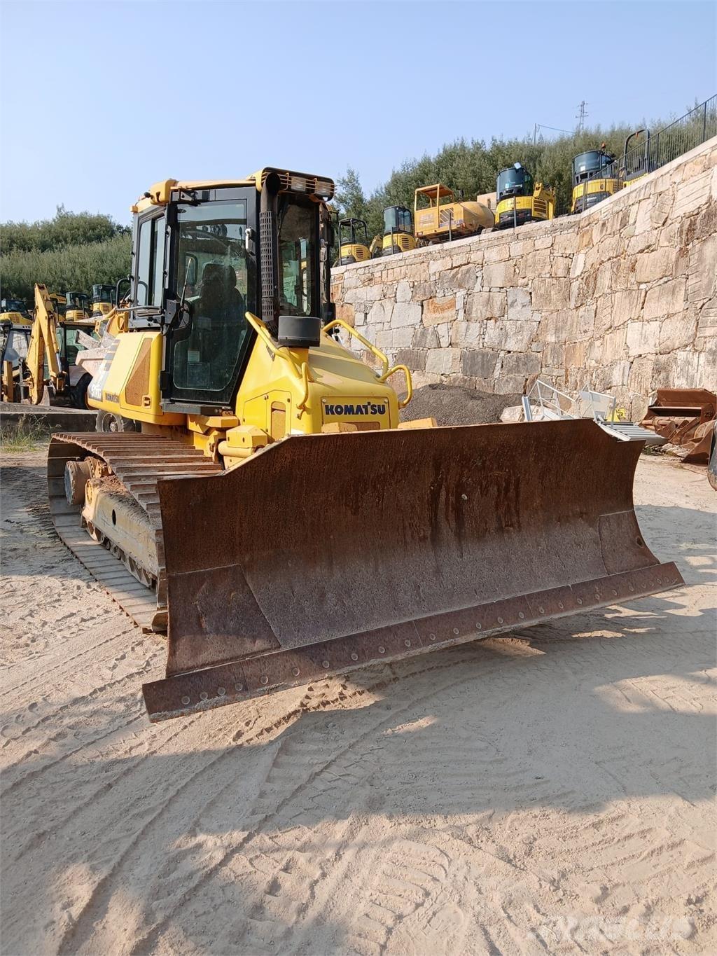 Komatsu D51PXI-22 Трубоукладчики