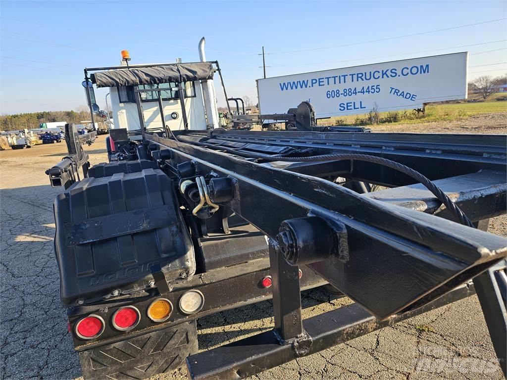 Mack CV713 Специальные грузовики