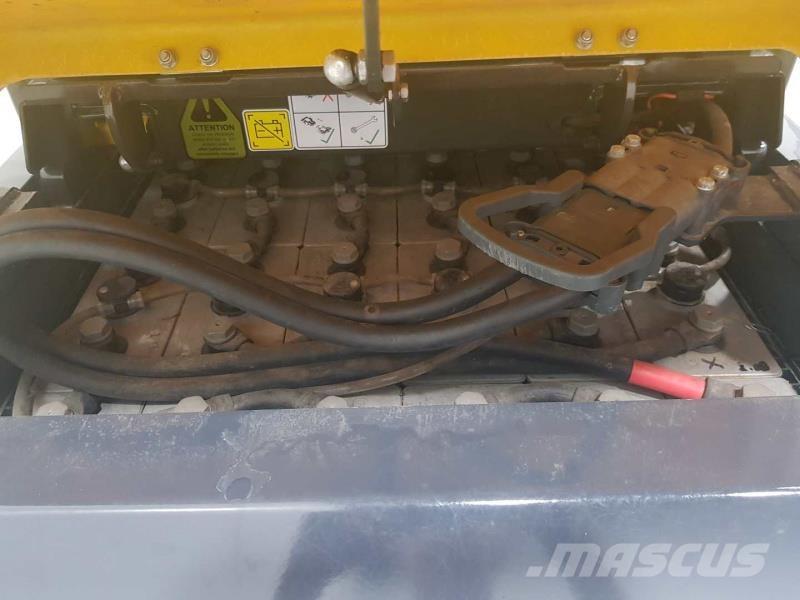 Aisle-Master 15NE RENTAL Узкопроходные штабелёры