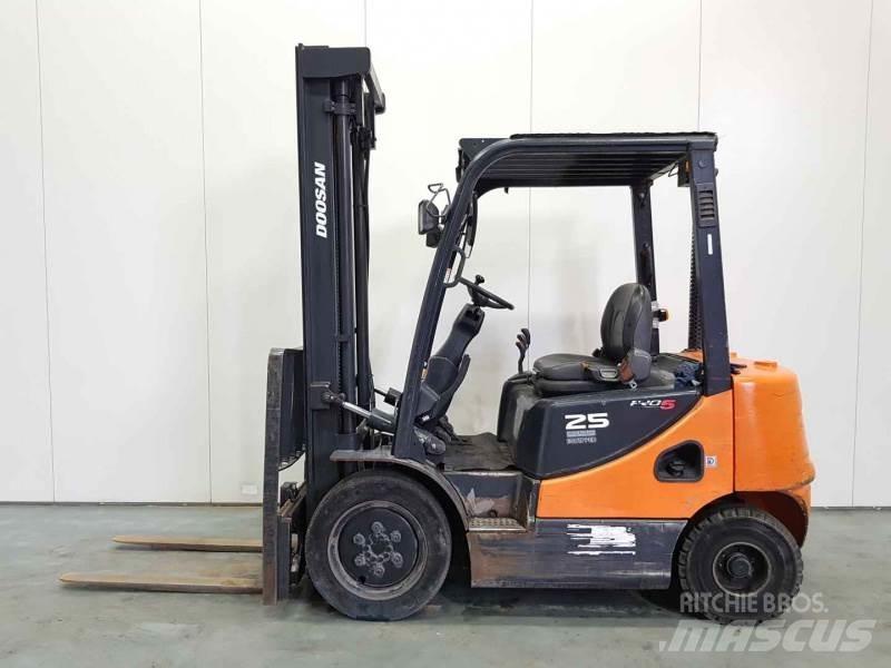 Doosan D25S-5 Дизельные погрузчики