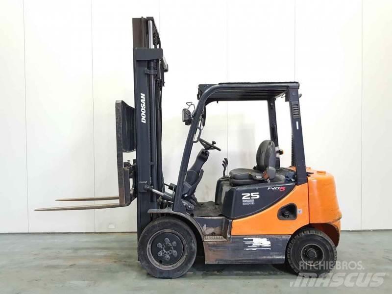 Doosan D25S-5 Дизельные погрузчики
