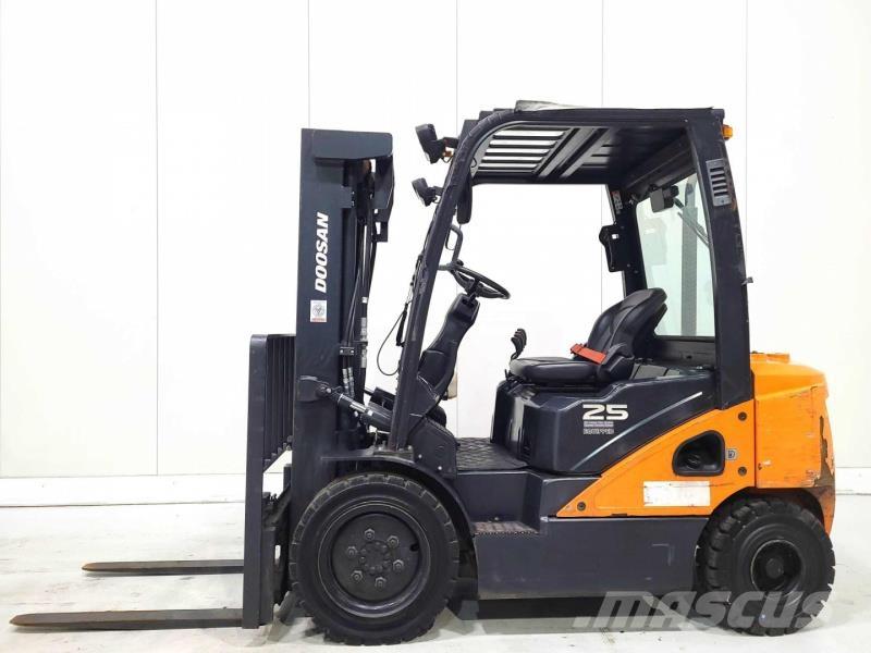 Doosan D25S-7 Дизельные погрузчики